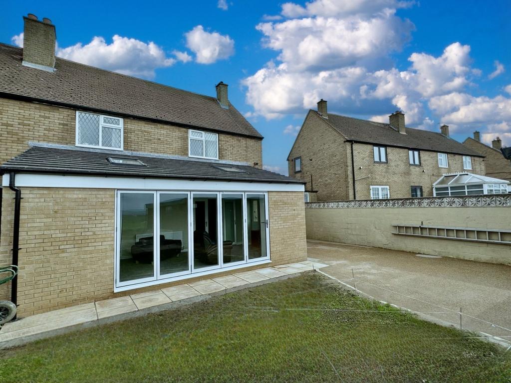 Prospect Road, Hartshead, Liversedge... 4 bed semidetached house for
