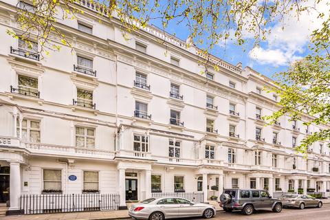 3 bedroom flat to rent, Cadogan Place, Knightsbridge, London