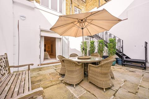 3 bedroom flat to rent, Cadogan Place, Knightsbridge, London