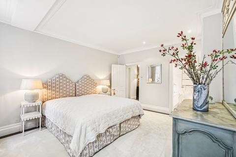3 bedroom flat to rent, Cadogan Place, Knightsbridge, London