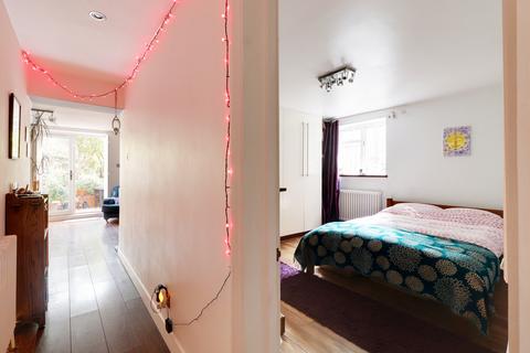 2 bedroom flat to rent, Stroud Green, London N4