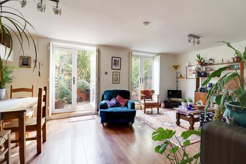 2 bedroom flat to rent, Stroud Green, London N4