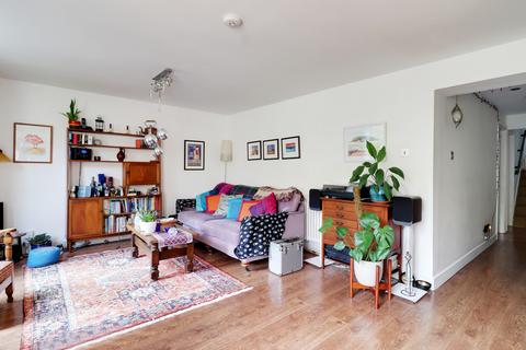 2 bedroom flat to rent, Stroud Green, London N4