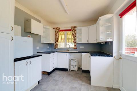 2 bedroom detached bungalow for sale, Hillcrest, Clacton-On-Sea