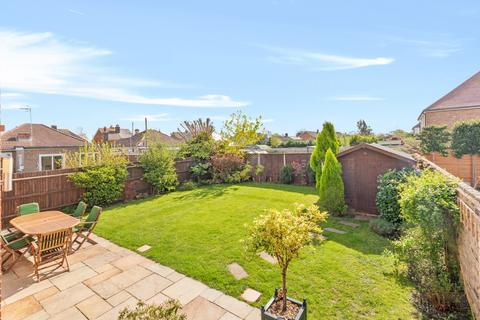 4 bedroom detached house for sale, Lee Street, Horley, Surrey, RH6