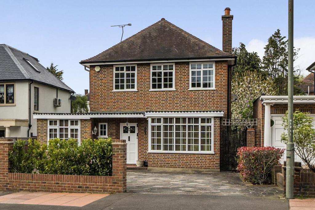 Hayes Lane, Beckenham 4 bed detached house £1,150,000