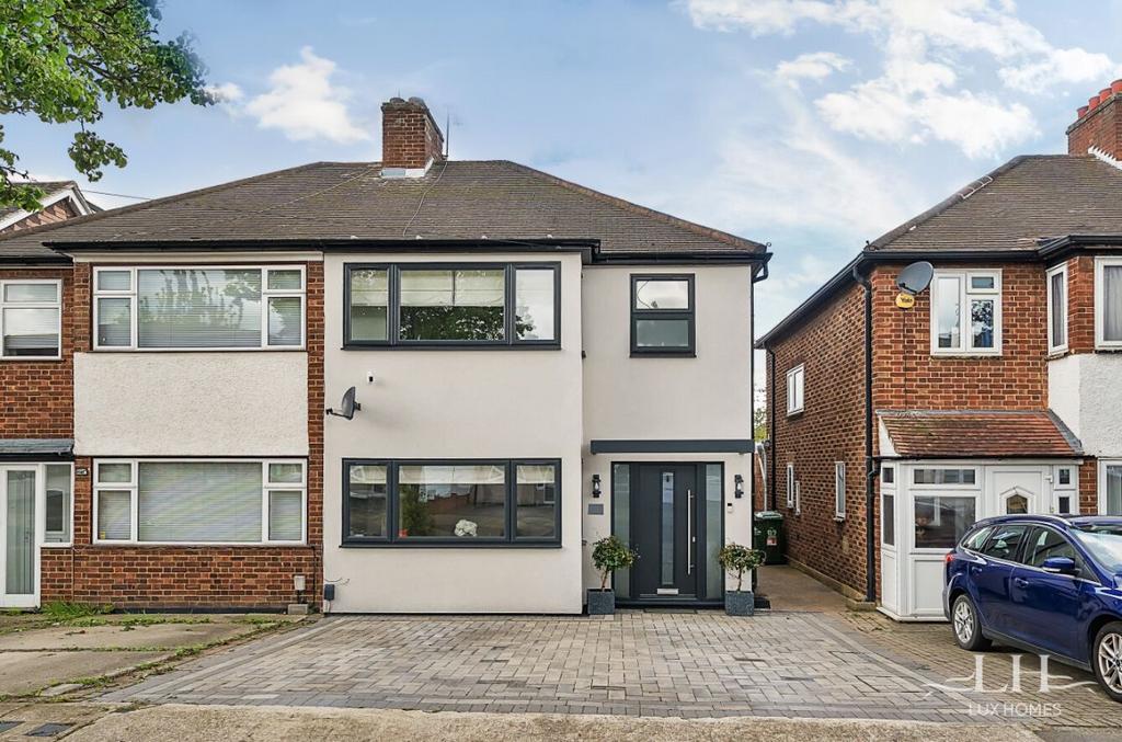 Saunton Road, Hornchurch 3 bed semidetached house for sale £650,000