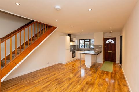 2 bedroom terraced house to rent, Boscombe Road, Worcester Park KT4