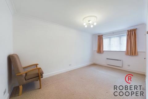 2 bedroom apartment for sale, Winslow Close, Pinner, HA5