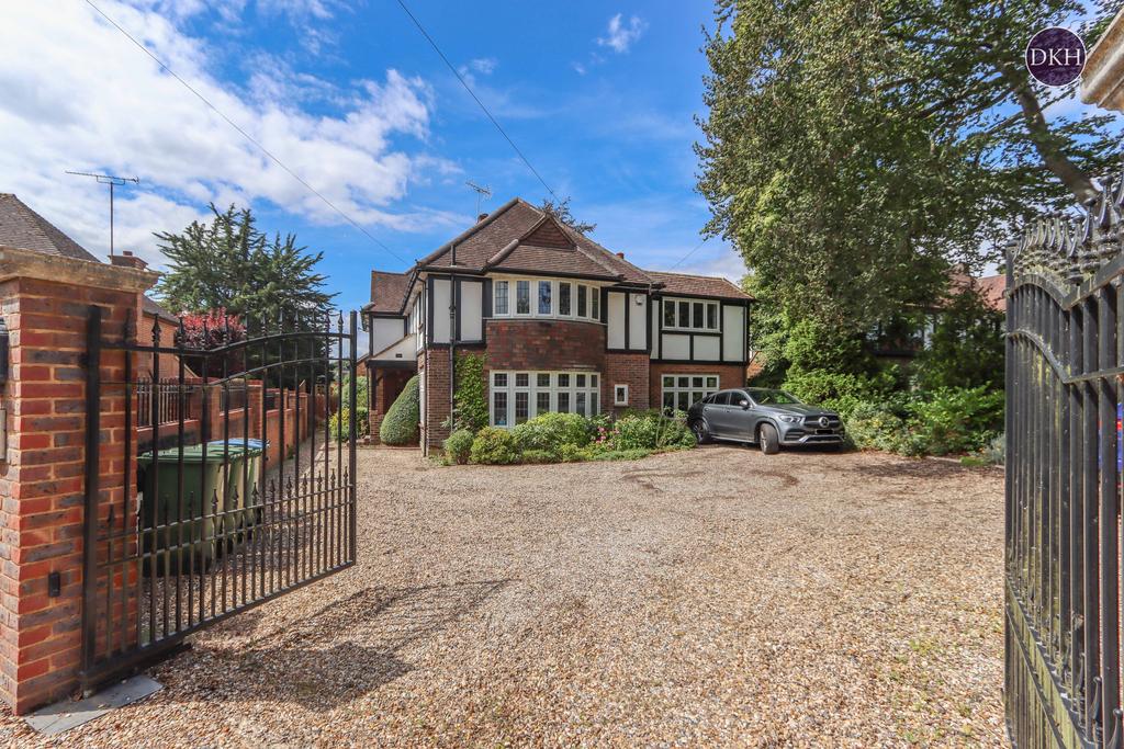 Hempstead Road, Watford WD17 6 bed detached house for sale £1,750,000