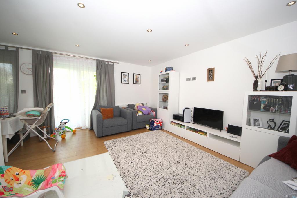 3 bed first floor flat