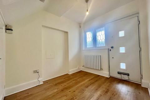 4 bedroom detached house to rent, Barnhill, Pinner HA5