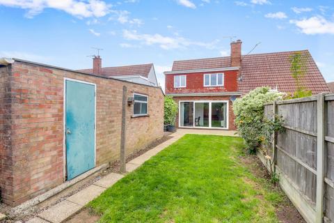4 bedroom semi-detached house for sale, Hearsall Avenue, Stanford-le-Hope