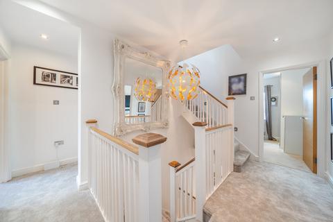 39 Crescent Way, London, SW16 3AL