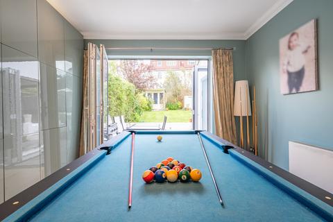 39 Crescent Way, London, SW16 3AL