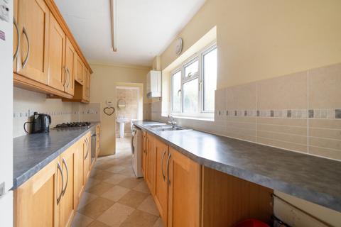 13 Fenns Lane, West End, Woking, GU24 9QF