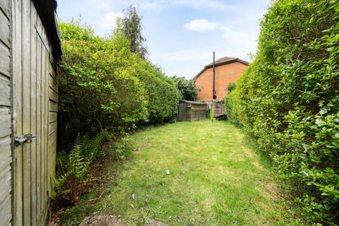 13 Fenns Lane, West End, Woking, GU24 9QF