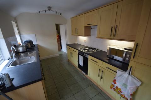 3 bedroom end of terrace house to rent, Uttoxeter Road, Blythe Bridge
