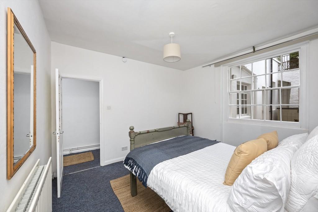 Belgrave Place 13, Basement Flat-009