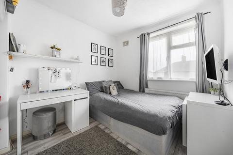 21 Rushen Walk, Carshalton, SM5 1PY