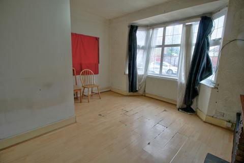 3 bedroom end of terrace house for sale, Kempton Road, East Ham