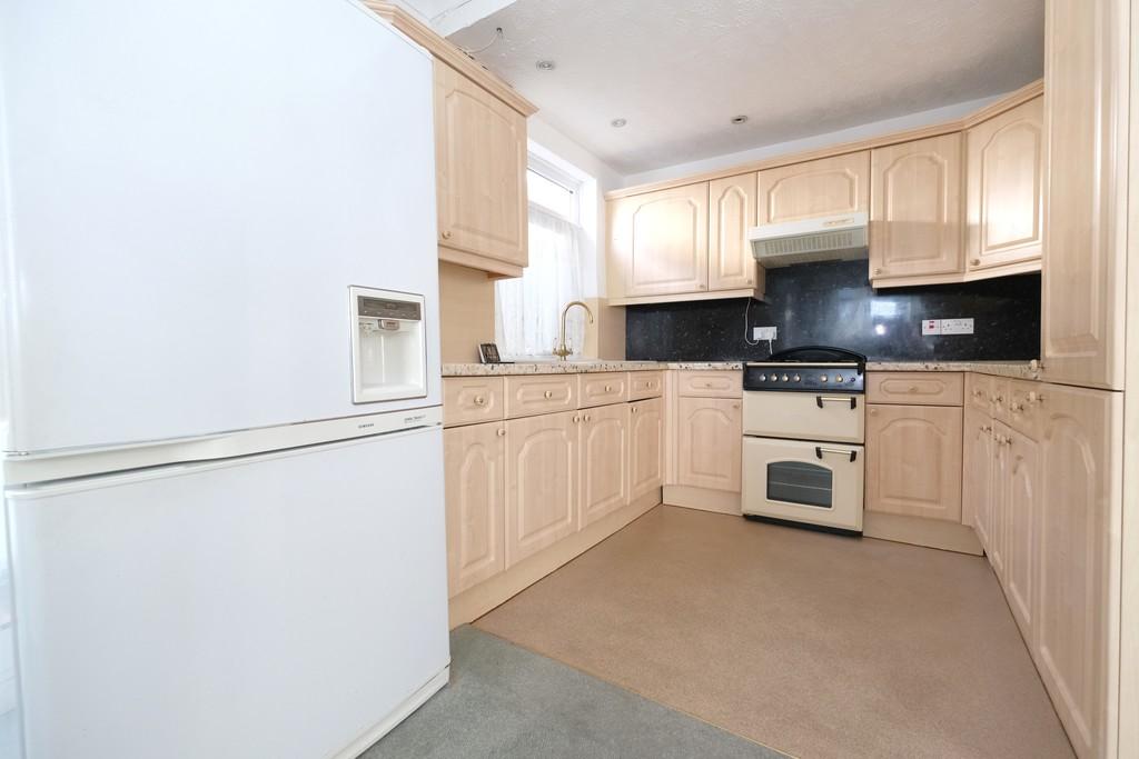 Chalk Pit Avenue, Orpington 3 bed semidetached bungalow for sale £