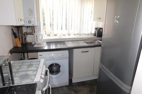 3 bedroom flat to rent, Langworthy Road, Salford M6