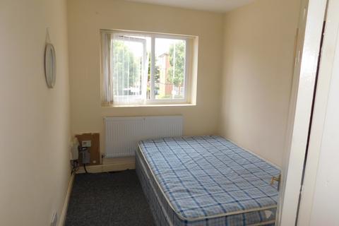 3 bedroom flat to rent, Langworthy Road, Salford M6