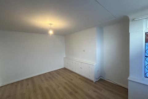 3 bedroom semi-detached house to rent, Glenathol Road, Liverpool L18