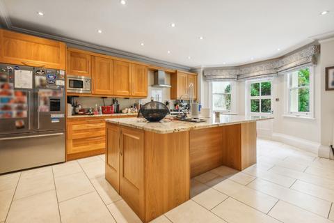 6 bedroom terraced house to rent, Russell Road, London