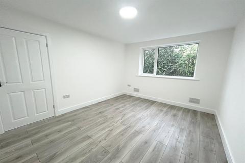1 bedroom apartment to rent, Carlton Court, Kersal Road, Prestwich, Manchester, M25