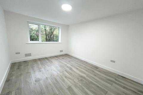 1 bedroom apartment to rent, Carlton Court, Kersal Road, Prestwich, Manchester, M25