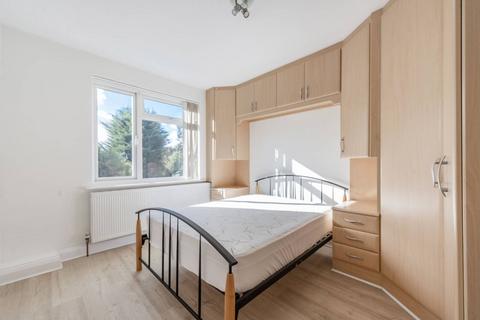 4 bedroom terraced house to rent, Bouverie Road, West Harrow, Harrow, HA1