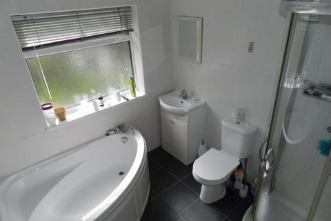 9 Springbank Crescent, Headingley, Leeds, LS6 1AB