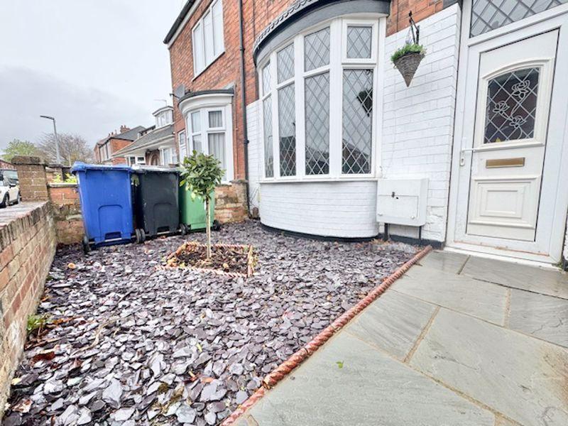 Front garden view 2