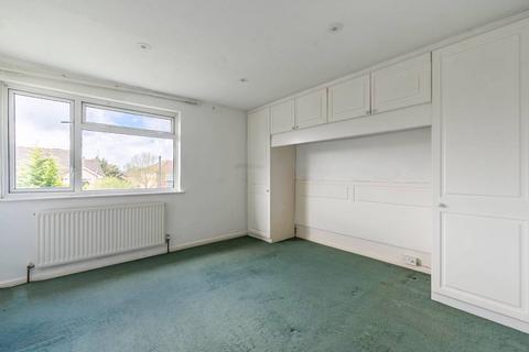 3 bedroom flat to rent, Beech Tree Close, Stanmore, HA7