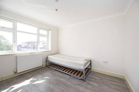 2 bedroom flat to rent, Brent Street, Hendon, London, NW4