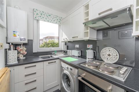 49/1 Restalrig Square, Edinburgh, EH7 6EZ