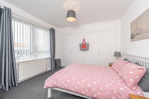49/1 Restalrig Square, Edinburgh, EH7 6EZ