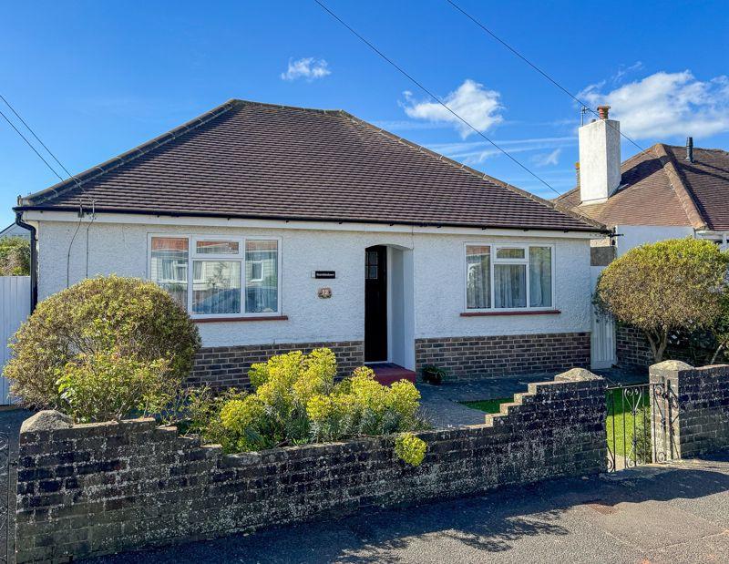Felpham, West Sussex 2 bed detached bungalow for sale £400,000