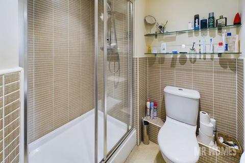 2 bedroom flat for sale, Ffordd James McGhan, Grangetown, Cardiff, CF11 7JT