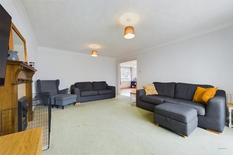 4 The Meadows, Kingstone, Uttoxeter, ST14 8QE