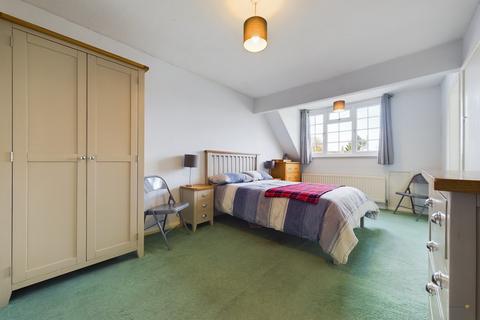 4 The Meadows, Kingstone, Uttoxeter, ST14 8QE