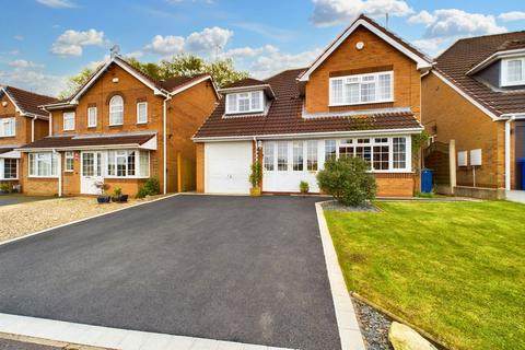 4 bedroom detached house for sale, Thorn Close, Brereton