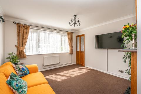 62 Howards Drive, Hemel Hempstead, HP1 3NW