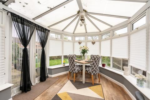 62 Howards Drive, Hemel Hempstead, HP1 3NW