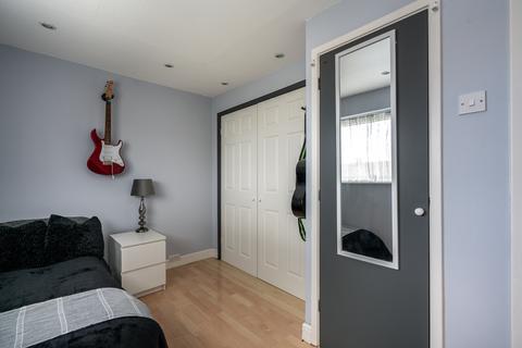 62 Howards Drive, Hemel Hempstead, HP1 3NW