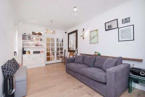 4 bedroom ground floor maisonette to rent, Colney Hatch Lane, Muswell Hill, London