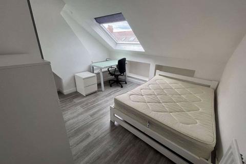 6 bedroom maisonette to rent, Tavistock Road, Newcastle Upon Tyne NE2
