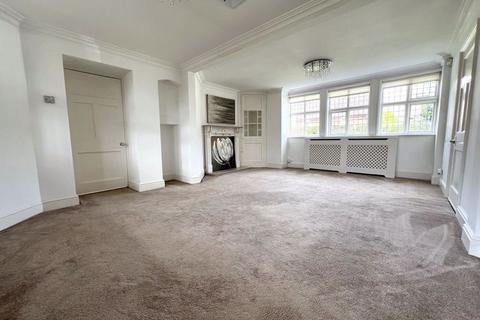 5 bedroom detached house to rent, Great Warley Street, Brentwood CM13